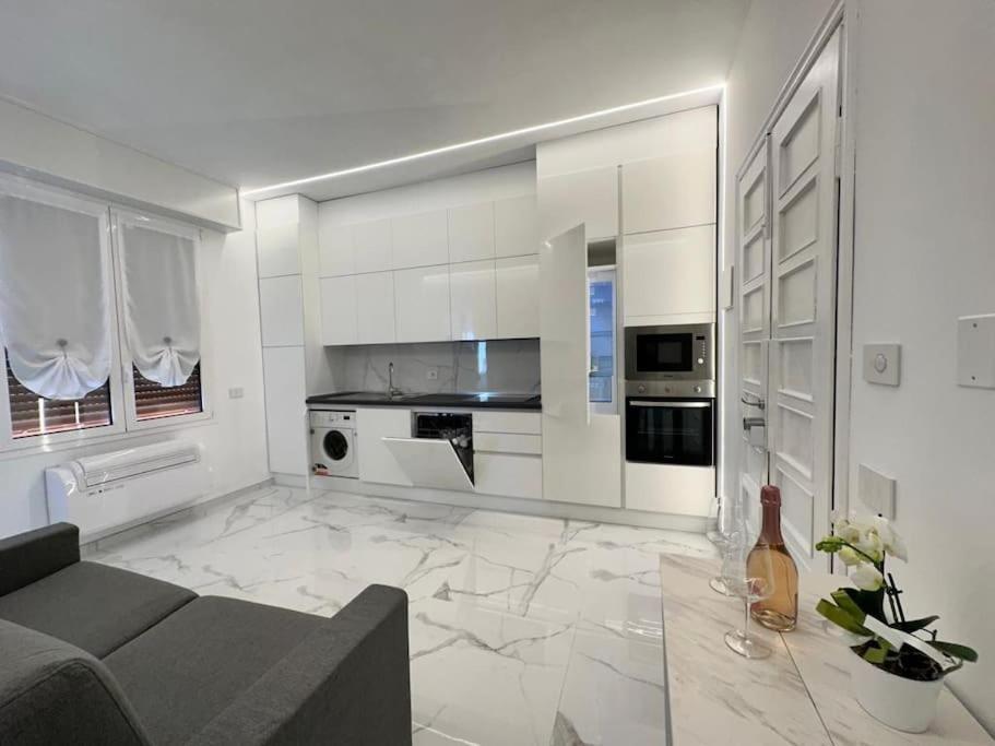 Suite Aurora Luxury In The Center Of Sanremo Eksteriør bilde